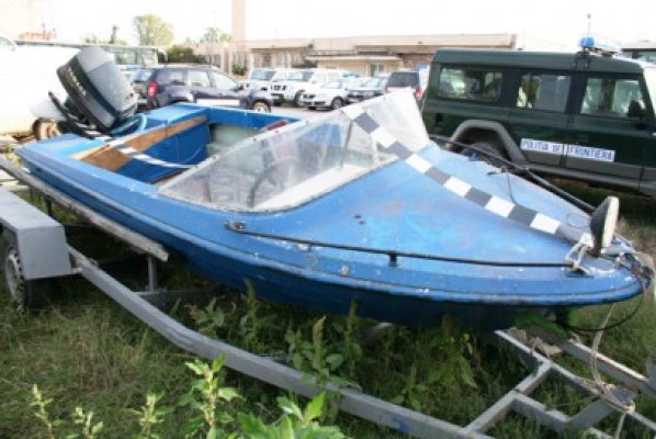 Conducea o ambarcaţiune cu motor neînregistrată